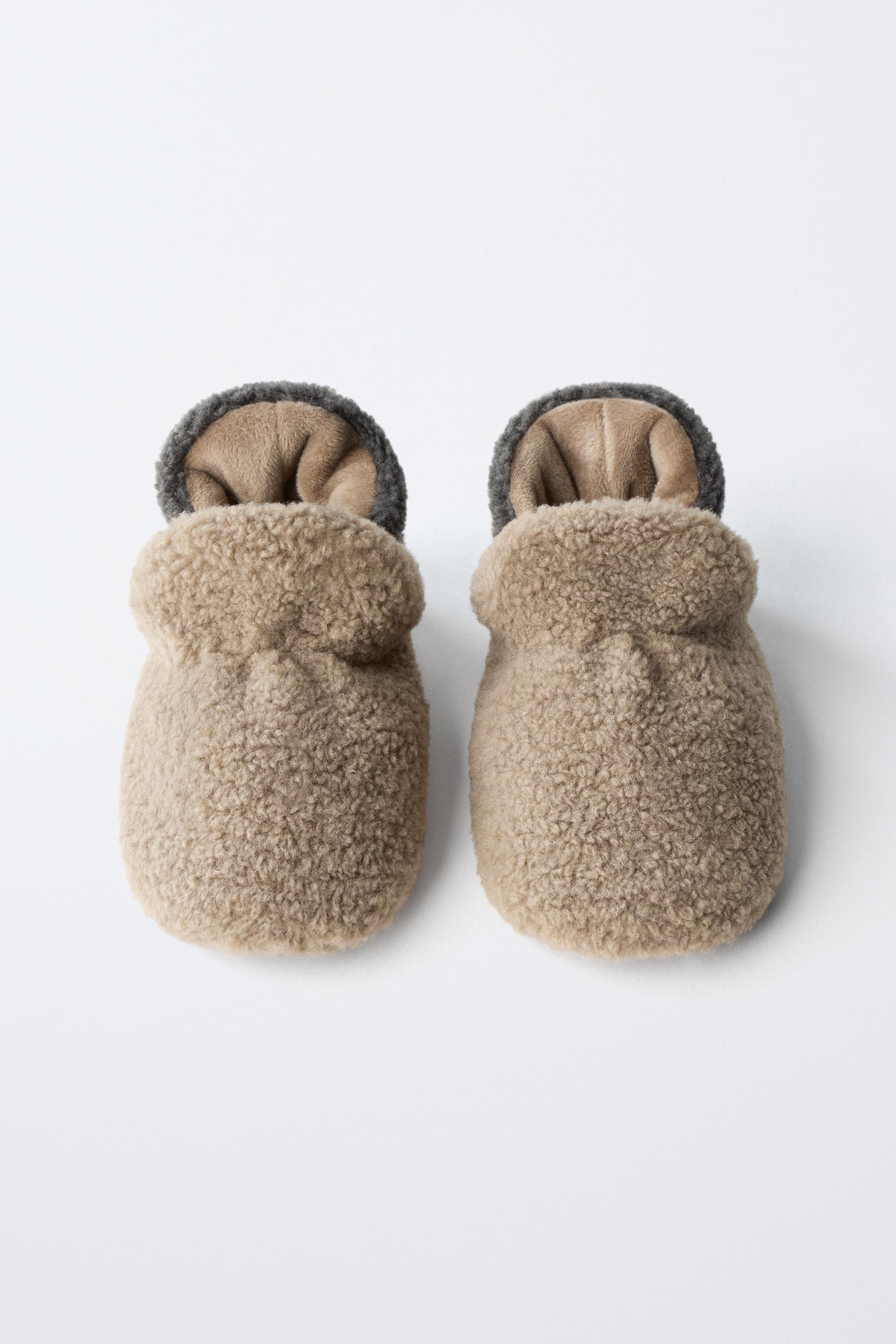 FLEECE HOUSE SLIPPERS